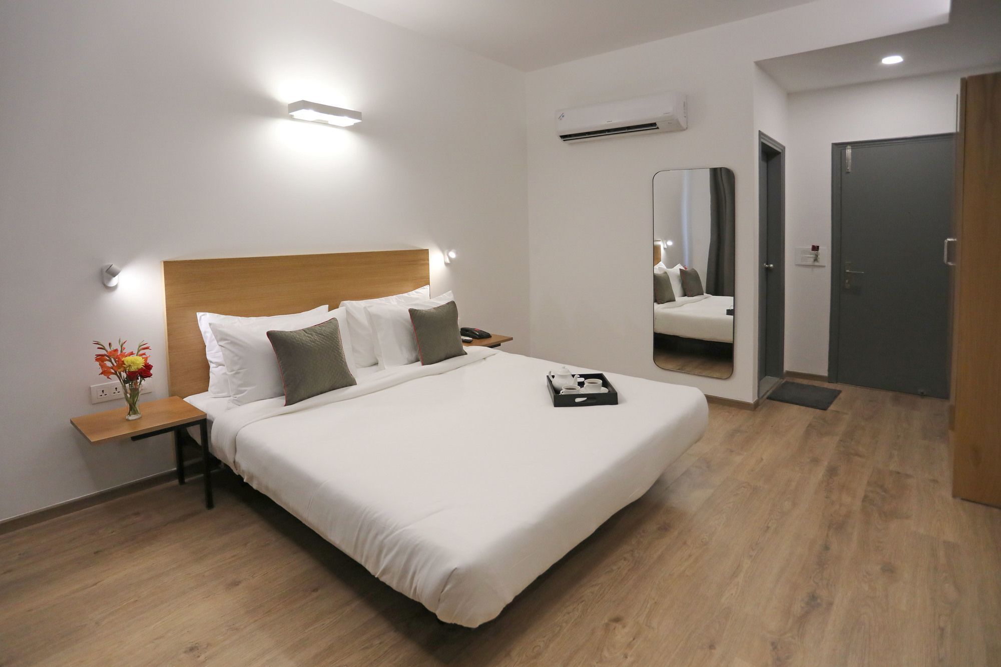 Oyo Townhouse 027 Sector 15 Gurgaon Hotel Exterior photo